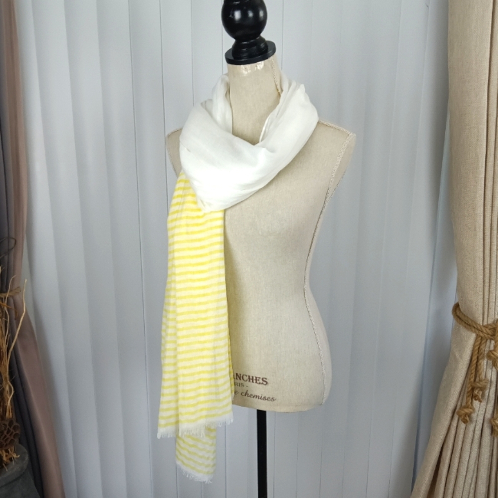 Look Womens Scarf.